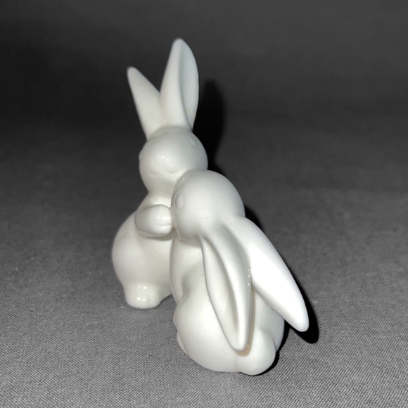 Pier 1 White Hugging Snuggle Bunnies - Picture 7 of 12